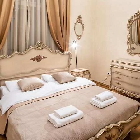 3 Bedrooms Royal Italian Style In An Austrian Building, Parking, Balcony Lviv Buitenkant foto