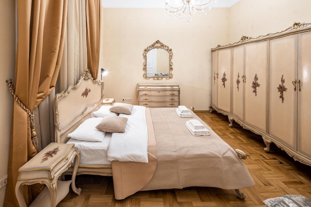 3 Bedrooms Royal Italian Style In An Austrian Building, Parking, Balcony Lviv Buitenkant foto