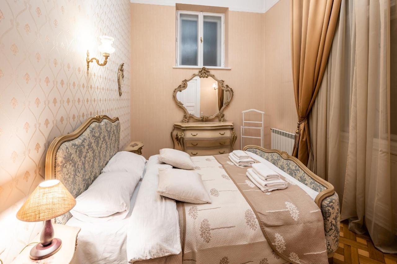 3 Bedrooms Royal Italian Style In An Austrian Building, Parking, Balcony Lviv Buitenkant foto