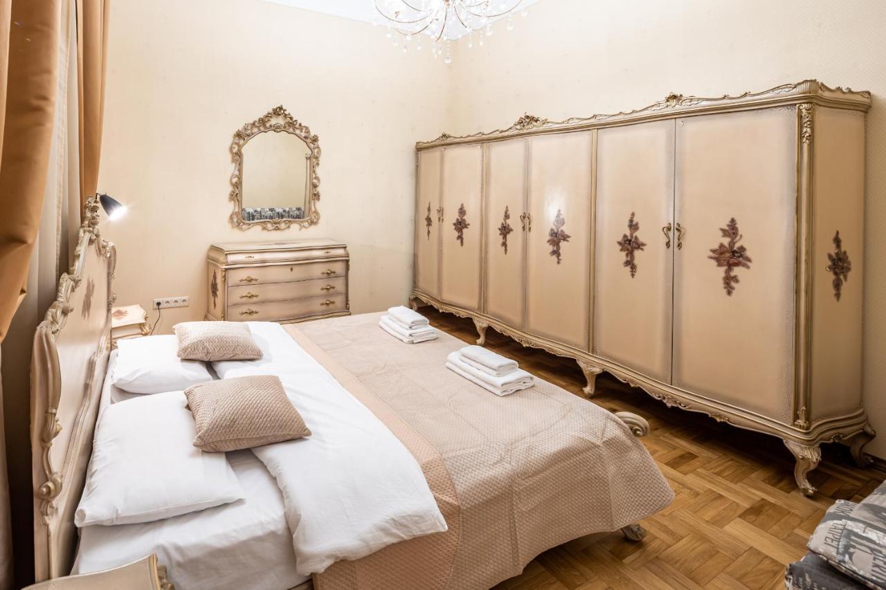 3 Bedrooms Royal Italian Style In An Austrian Building, Parking, Balcony Lviv Buitenkant foto