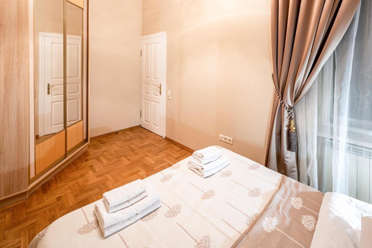 3 Bedrooms Royal Italian Style In An Austrian Building, Parking, Balcony Lviv Buitenkant foto