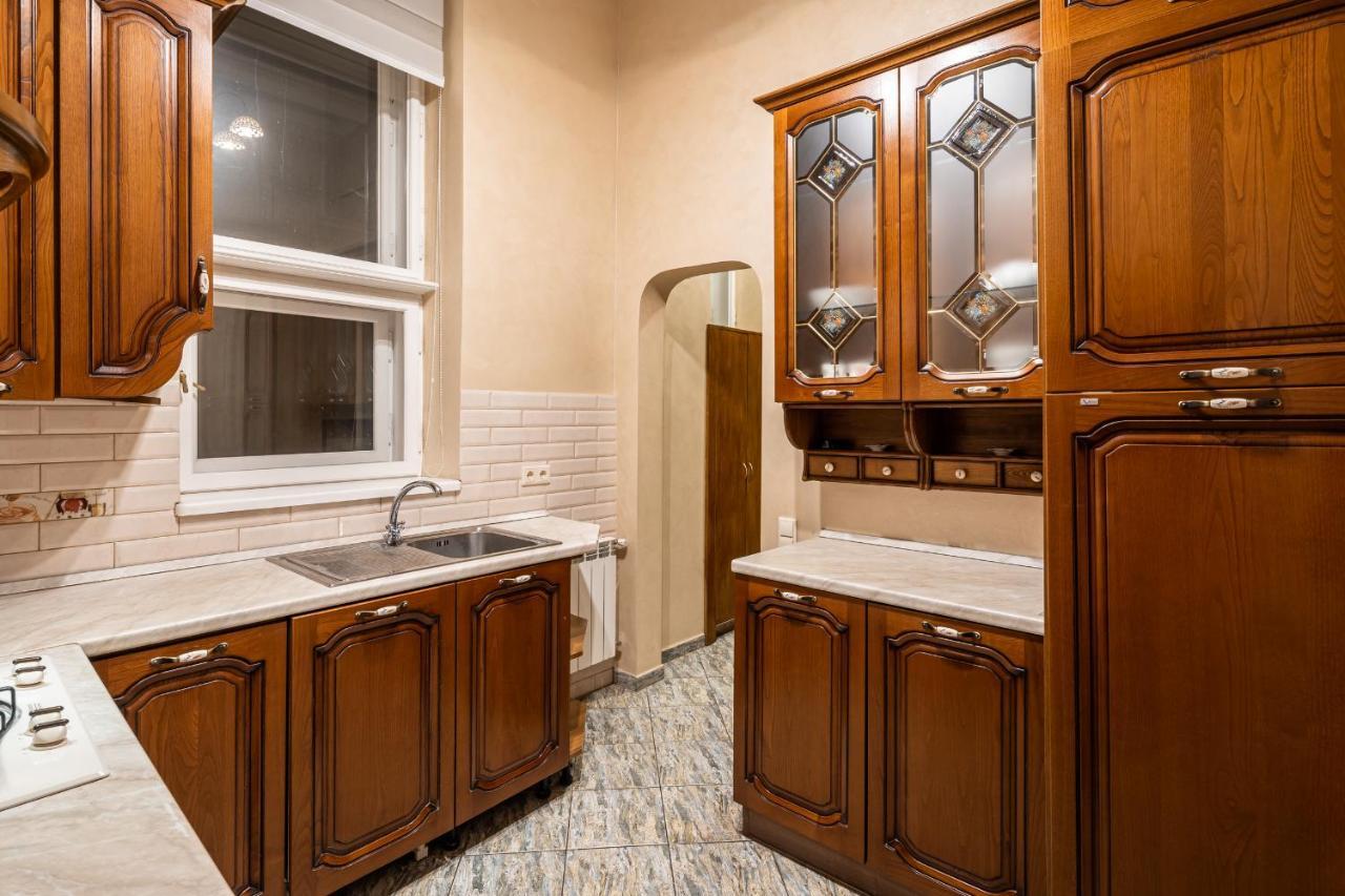 3 Bedrooms Royal Italian Style In An Austrian Building, Parking, Balcony Lviv Buitenkant foto