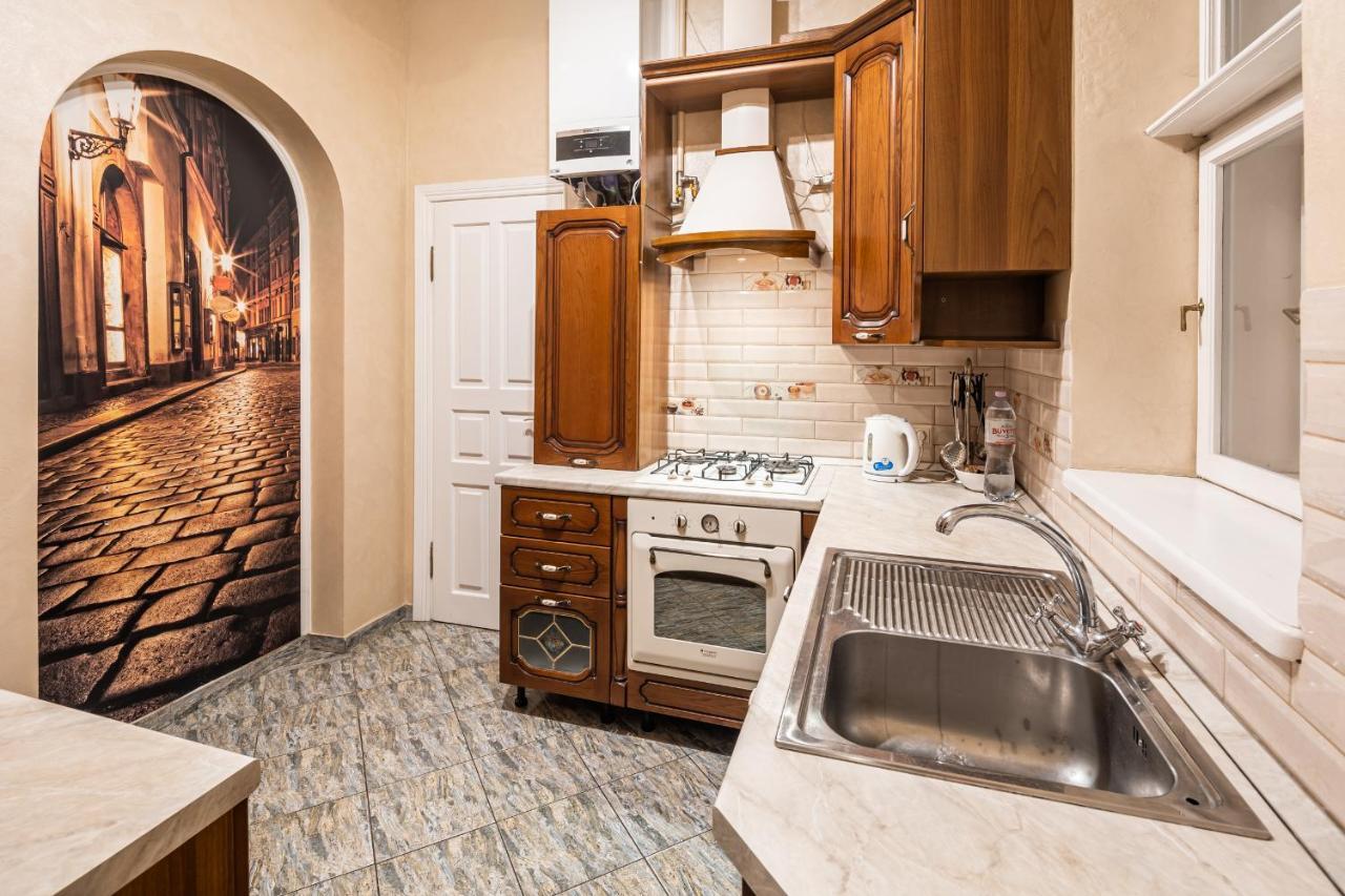 3 Bedrooms Royal Italian Style In An Austrian Building, Parking, Balcony Lviv Buitenkant foto