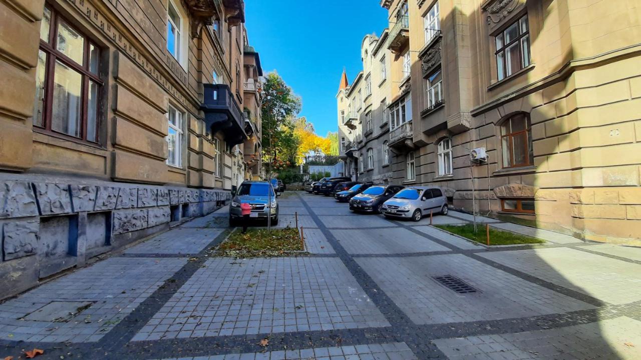 3 Bedrooms Royal Italian Style In An Austrian Building, Parking, Balcony Lviv Buitenkant foto