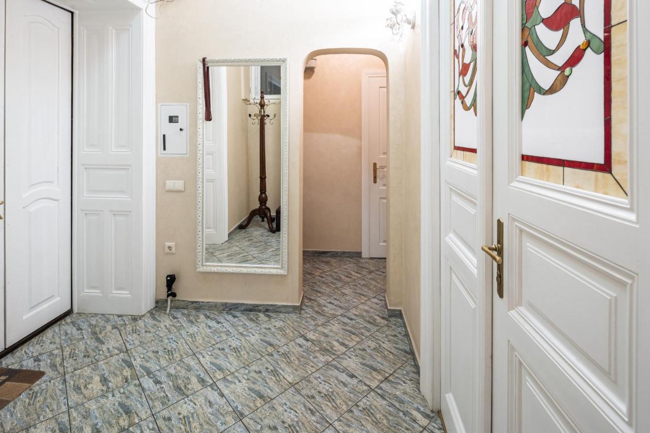3 Bedrooms Royal Italian Style In An Austrian Building, Parking, Balcony Lviv Buitenkant foto