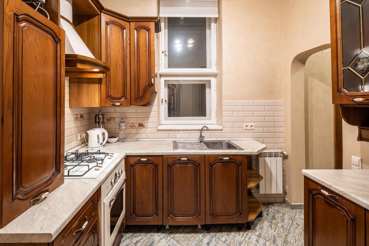3 Bedrooms Royal Italian Style In An Austrian Building, Parking, Balcony Lviv Buitenkant foto