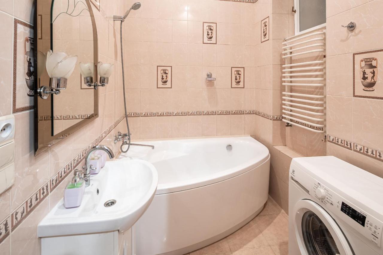 3 Bedrooms Royal Italian Style In An Austrian Building, Parking, Balcony Lviv Buitenkant foto