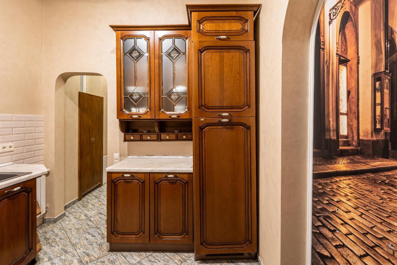 3 Bedrooms Royal Italian Style In An Austrian Building, Parking, Balcony Lviv Buitenkant foto